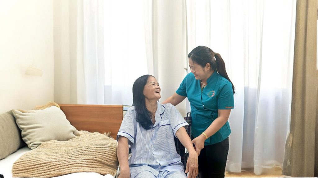 Kinh nghiêm chắm sóc người cao tuổi ốm liệt cho cô giúp việc